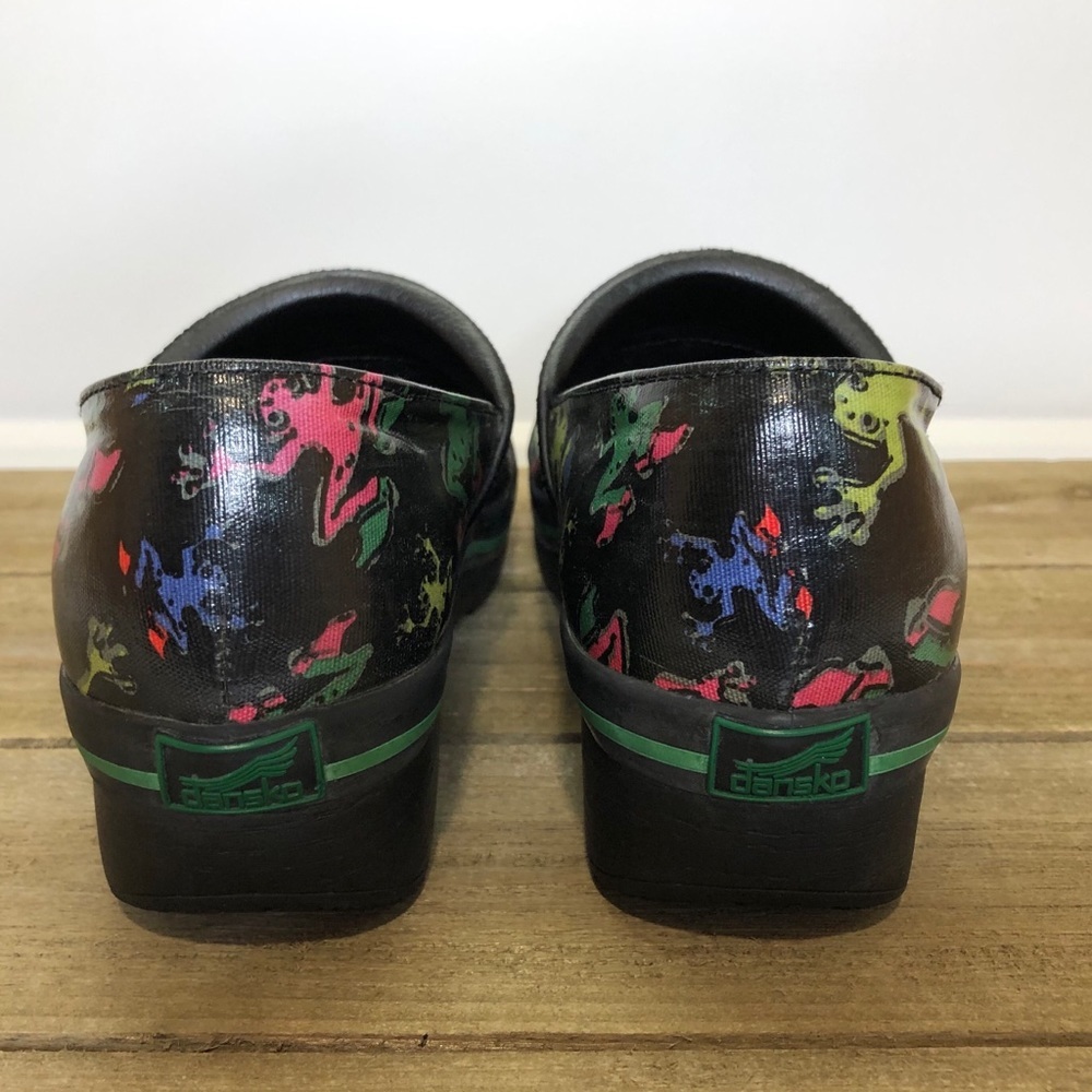 Colorful Dansko shoes with geckos! - Picture 4 of 6